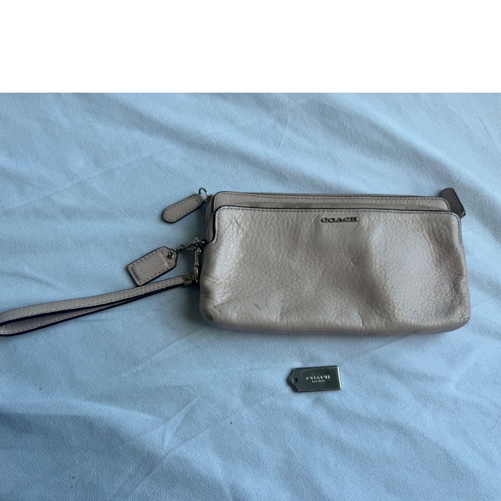 Coach Double Zip Wristlet Blush Pink Pebbled Leather Boho Minimalist & metal tag